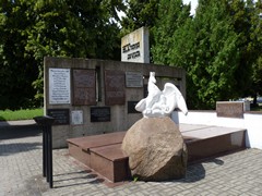 Pomnik bohater�w bitwy nad Bzur�