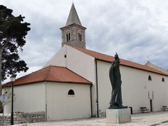 Ko�ci� �w. Anzelma i pomnik biskupa Grzegorza