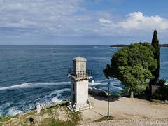 Latarnia morska i punkt widokowy na Adriatyk