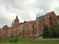 Zesp� spichrz�w obronnych