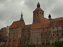 Zesp� spichrz�w obronnych