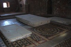 Malbork - p�yty nagrobne wielkich mistrz�w w kaplicy �w. Anny